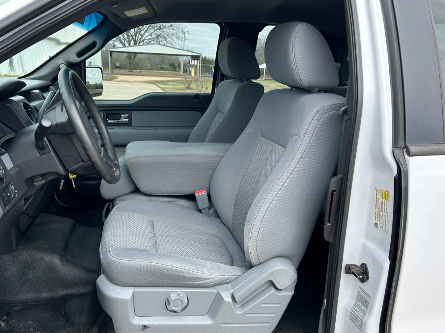 2014 White /Gray Ford F-150 (1FTEX1CMXEK) with an 3.7L V6 DOHC 24V engine, 6-Speed Automatic transmission, located at 17760 Hwy 62, Morris, OK, 74445, (918) 733-4887, 35.609104, -95.877060 - 2014 FORD F-150 XL SUPERCAB 6.5-ft. BED 2WD 3.7L V6 FEATURES KEYLESS REMOTE ENTRY, POWER LOCKS, POWER WINDOWS, AM/FM STEREO, SIRIUS XM STEREO, CD PLAYER, AUXILLARY PORT, HANDS-FREE BLUETOOTH CALLING, CRUISE CONTROL, TRACTION CONTROL, MULTI-FUNCTIONING STEERING WHEEL CONTROLS. HAS 175,444 MILES WITH - Photo#8